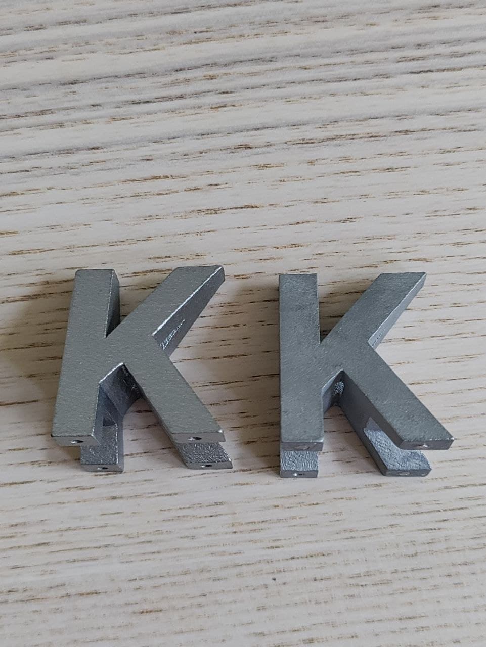Steel: Bead-blasted (left) vs Sand-blasted (right) — view 1